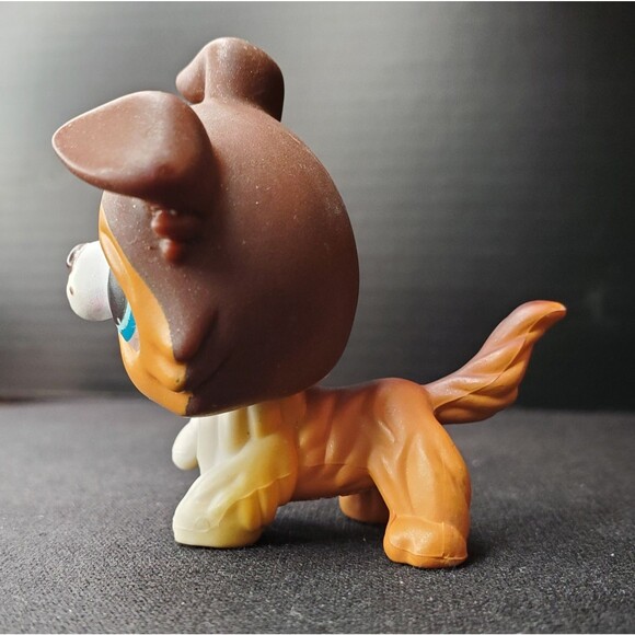 RARE LPS Littlest Pet Shop 2006 #237 Collie Raised Paw Blue Eyes Magnet in Foot - Picture 2 of 3